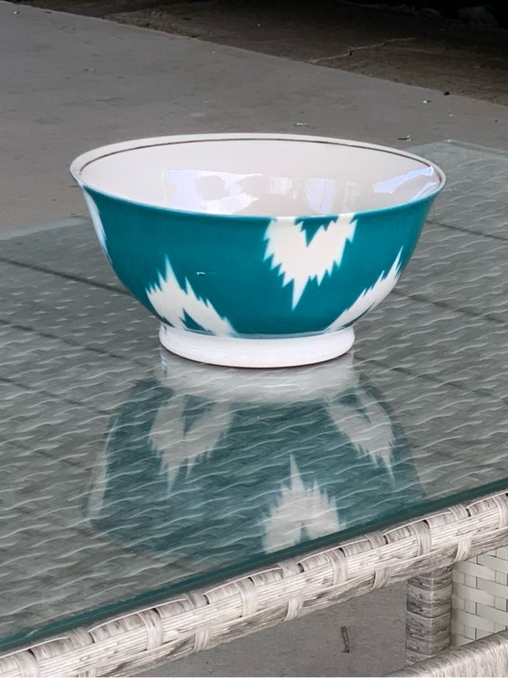 This item is a vintage Uzbek kosa bowl made of porcelain or ceramic.Turquoise